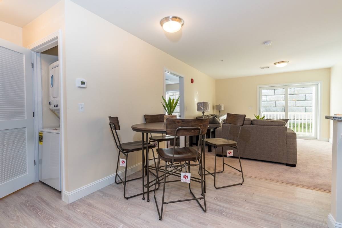 Apartment for rent at 6 Macgregor Court, Londonderry, NH 03053