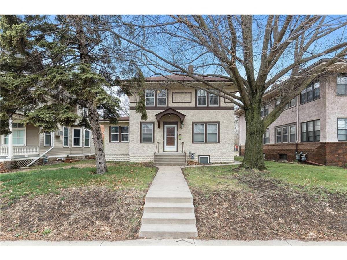 House for rent at 811 Snelling Ave N, Saint Paul, MN 55104