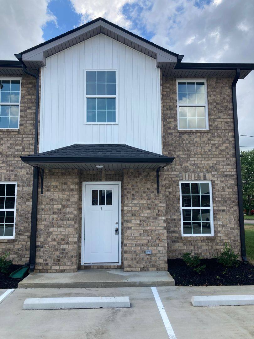 Townhouse for rent at 914 Peachers Mill Rd, Clarksville, TN 37042
