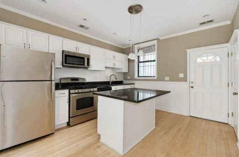 Apartment for rent at 1538 N Maplewood Ave #1, Chicago, IL 60622