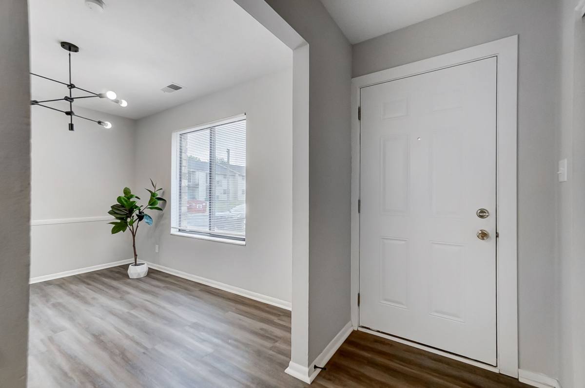 Townhouse for rent at 220 E Hoover Dr, Fort Wayne, IN 46816