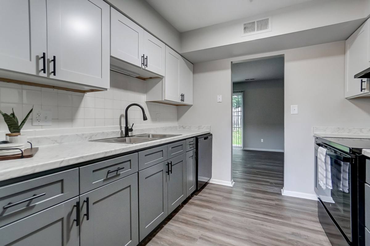 Townhouse for rent at 220 E Hoover Dr, Fort Wayne, IN 46816