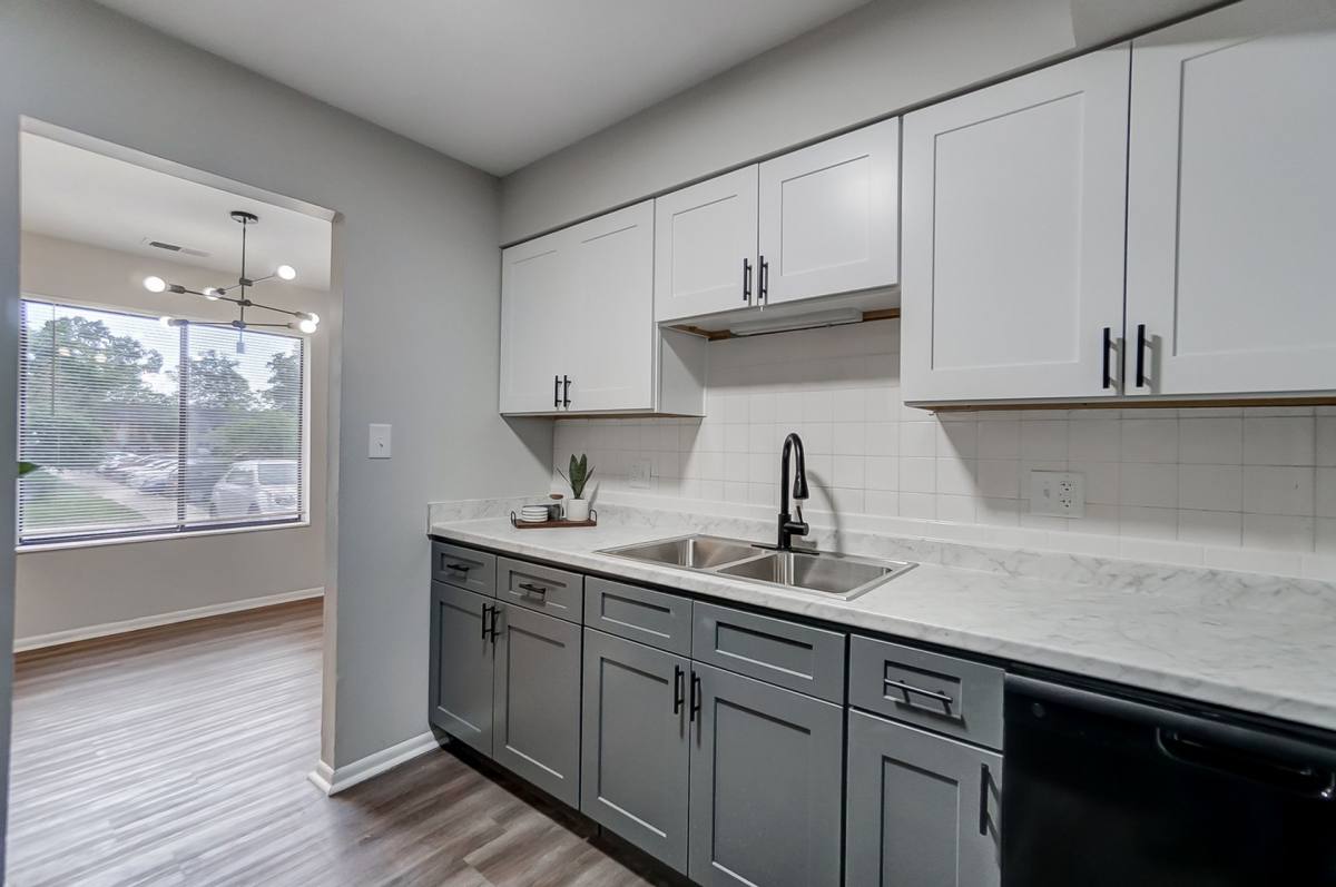 Townhouse for rent at 220 E Hoover Dr, Fort Wayne, IN 46816