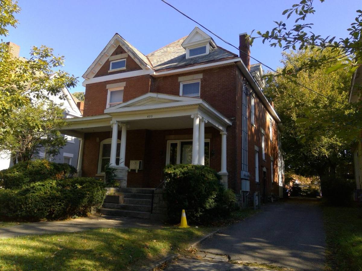 Apartment for rent at 433 E Maxwell St, Lexington, KY 40508