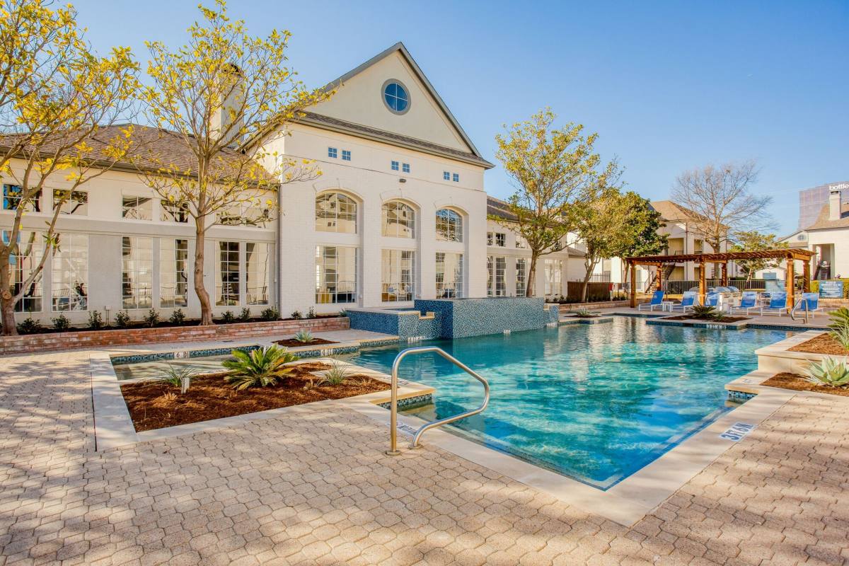 Apartment for rent at Verlaine on the Parkway, 5151 Verde Valley Lane, Dallas, TX 75254