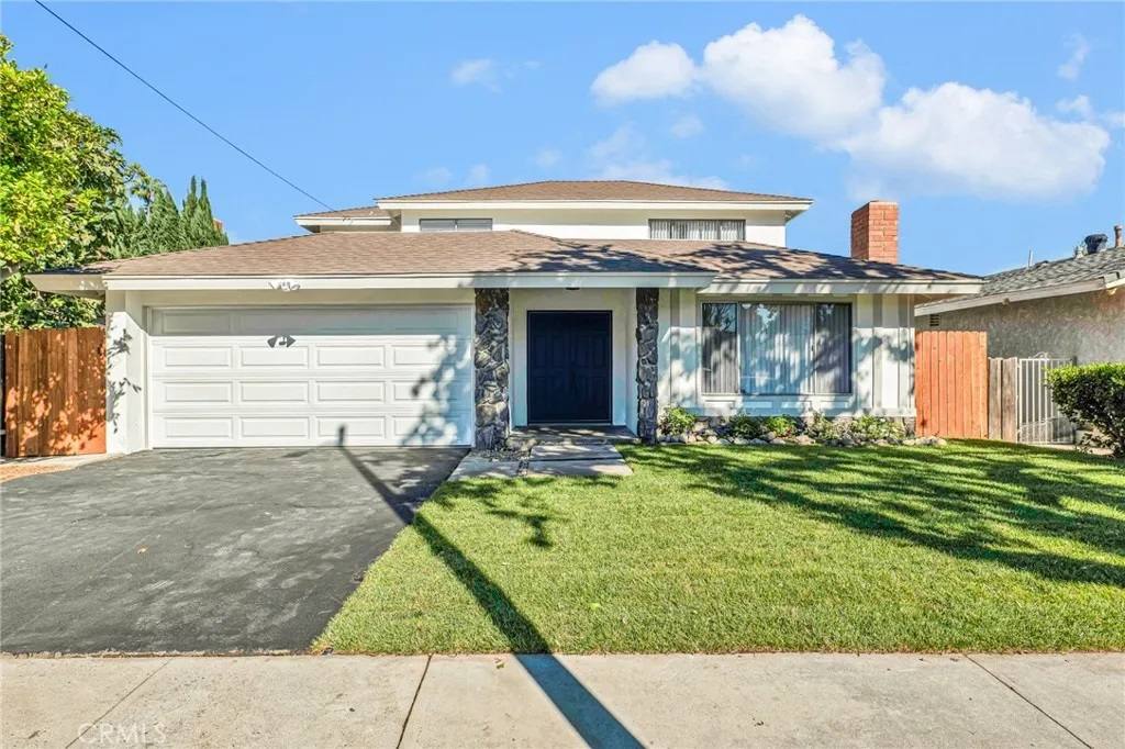 Apartment for rent at 19615 Leadwell St, Reseda, CA 91335