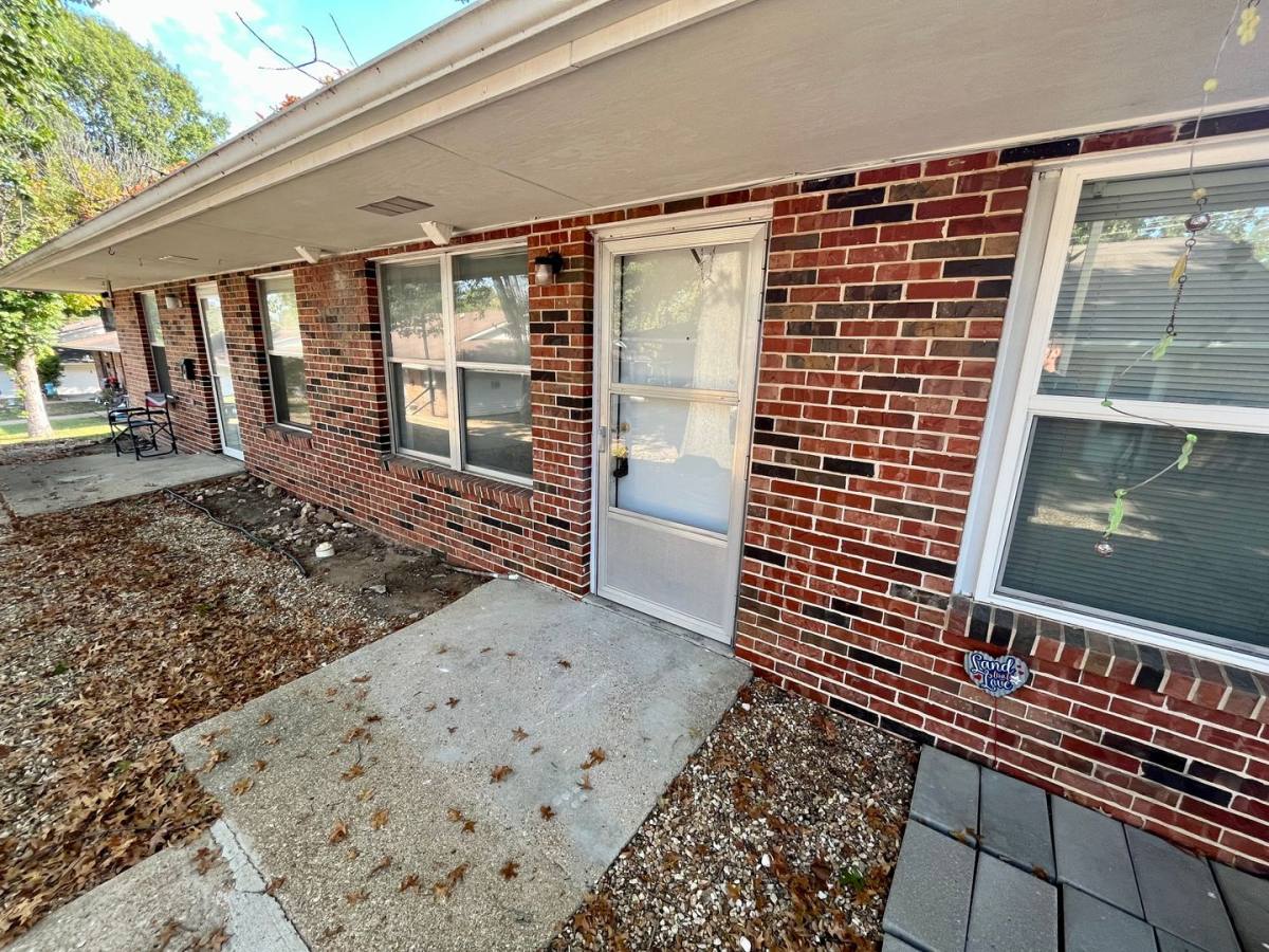 Apartment for rent at 1005 E Grand Ave, Cuba, MO 65453
