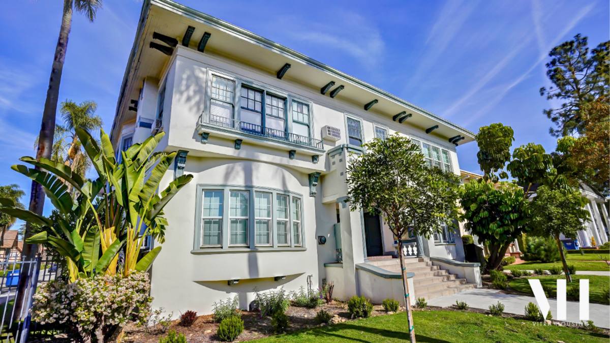Apartment for rent at 1139 W 27th St, Los Angeles, CA 90007