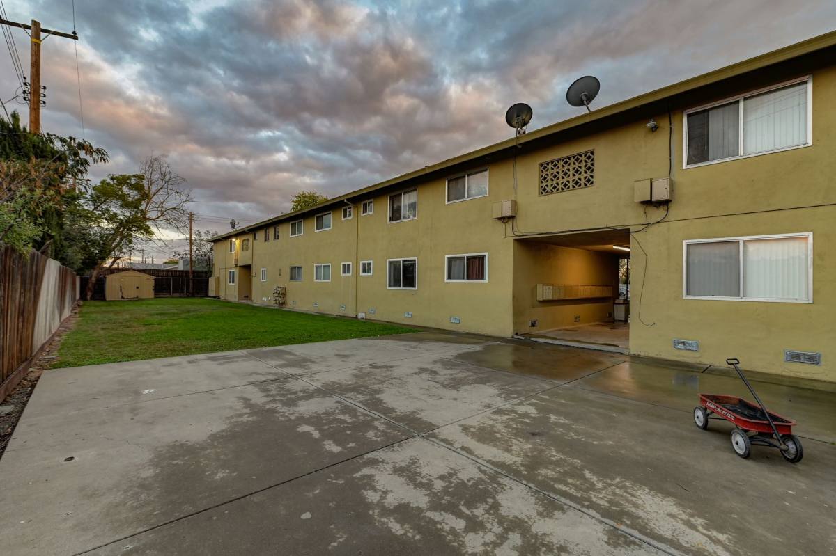 Apartment for rent at 6901 Florin Rd, Sacramento, CA 95828