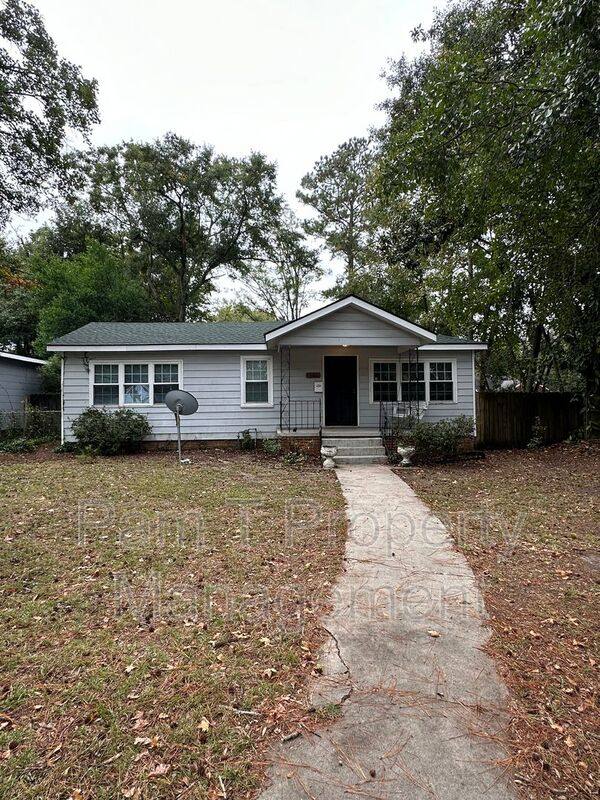 Townhouse for rent at 201 E 58th St, Savannah, GA 31405