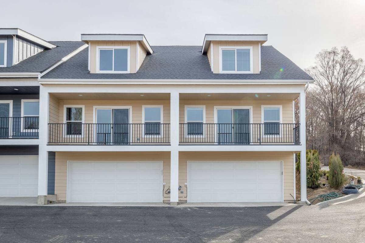 Townhouse for rent at 50 14th St NE, East Wenatchee, WA 98802