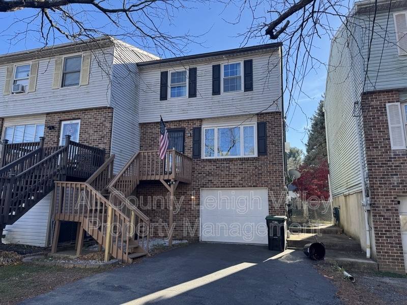 Townhouse for rent at 1824 Norwood St, Bethlehem, PA 18015