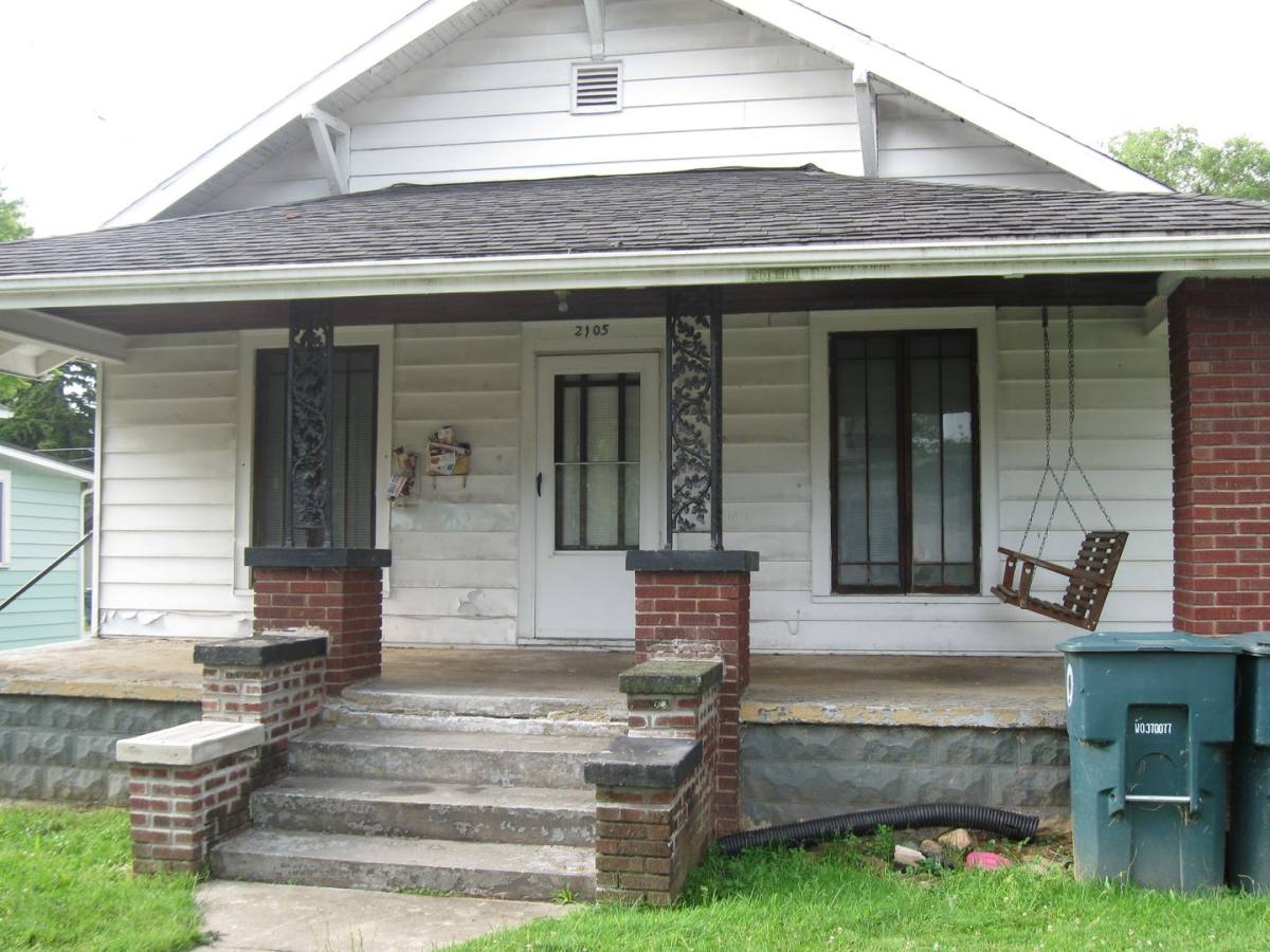 House for rent at 2105 W Jackson St, Muncie, IN 47303