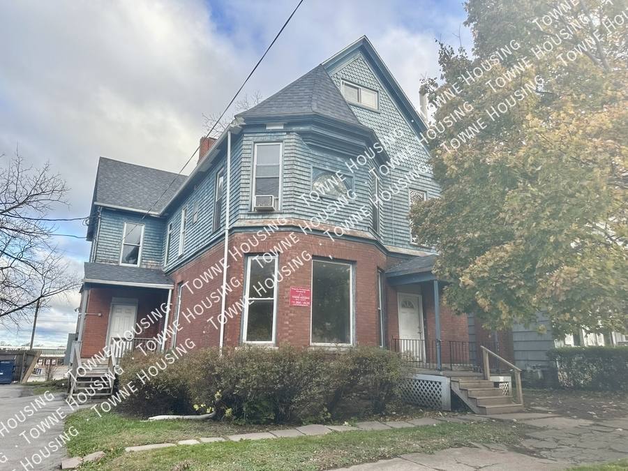 Apartment for rent at 103 Genesee St #X, Lockport, NY 14094