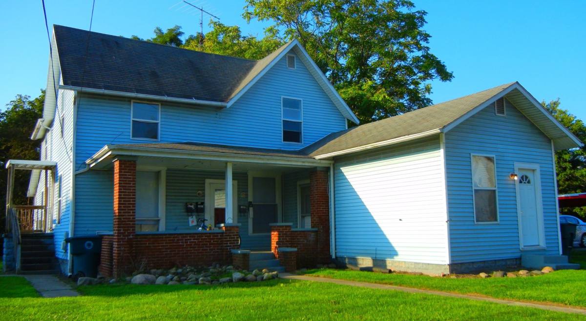 Apartment for rent at 1507 W Jackson St, Muncie, IN 47303