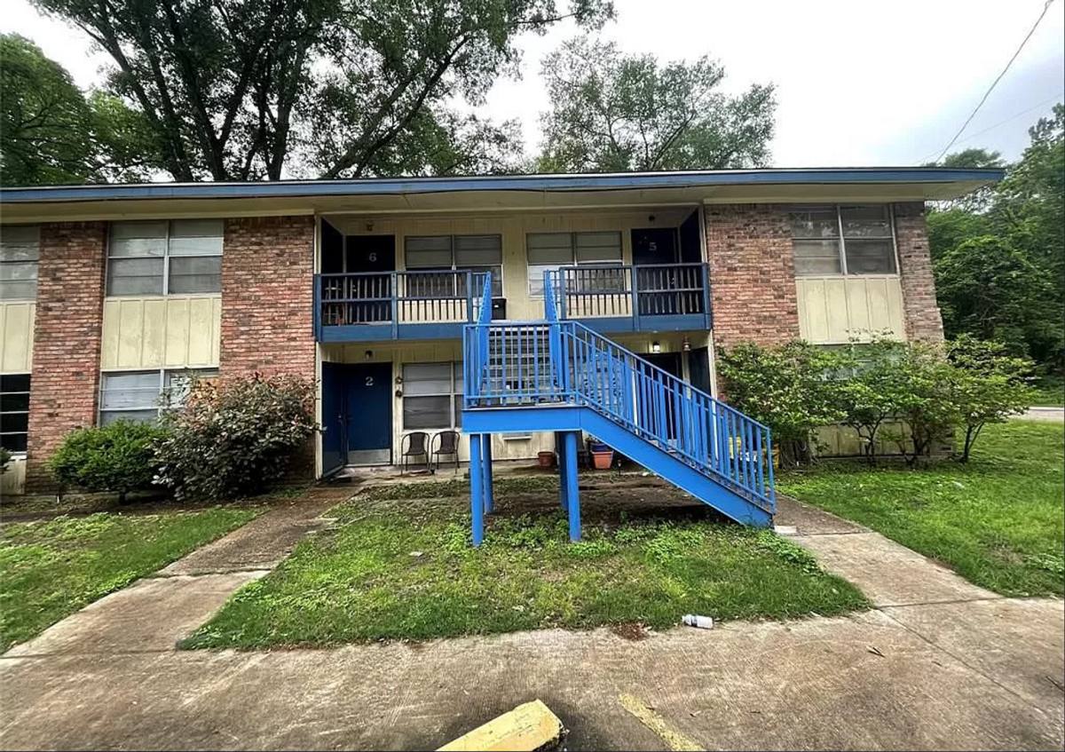 Apartment for rent at 111 S Drew Ave, Livingston, TX 77351
