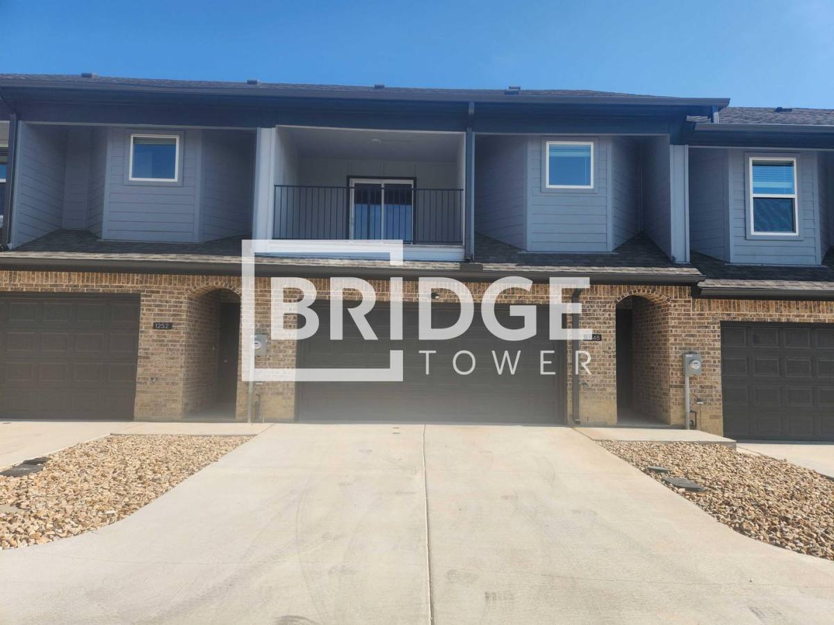 Townhouse for rent at 1248 Sunnyvale Lane, Burleson, TX 76028