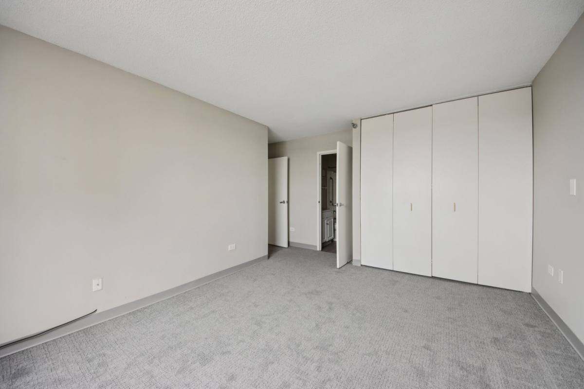 Apartment for rent at 8975 W Golf Rd, Niles, IL 60714