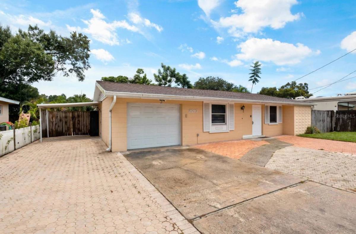 Apartment for rent at 3217 McIntosh Rd, Sarasota, FL 34232