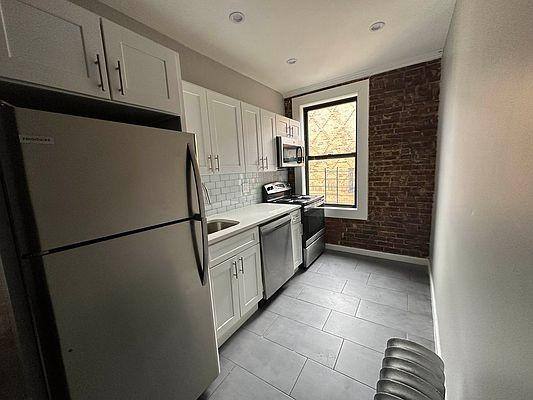 Apartment for rent at 1130 Stadium Ave #1B, Bronx, NY 10465
