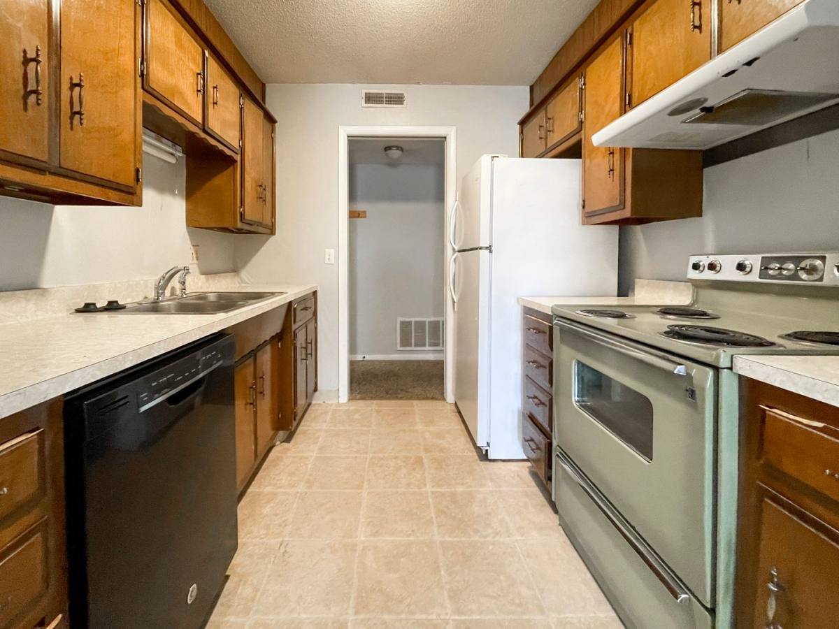 Apartment for rent at 106 N McKinley Ave, Muncie, IN 47303