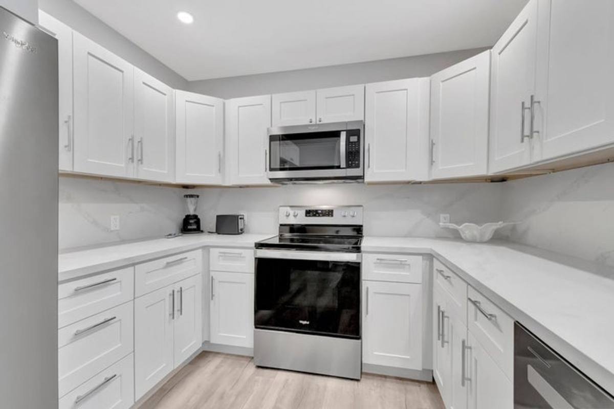 House for rent at 320 SE 4th Ave, Delray Beach, FL 33483