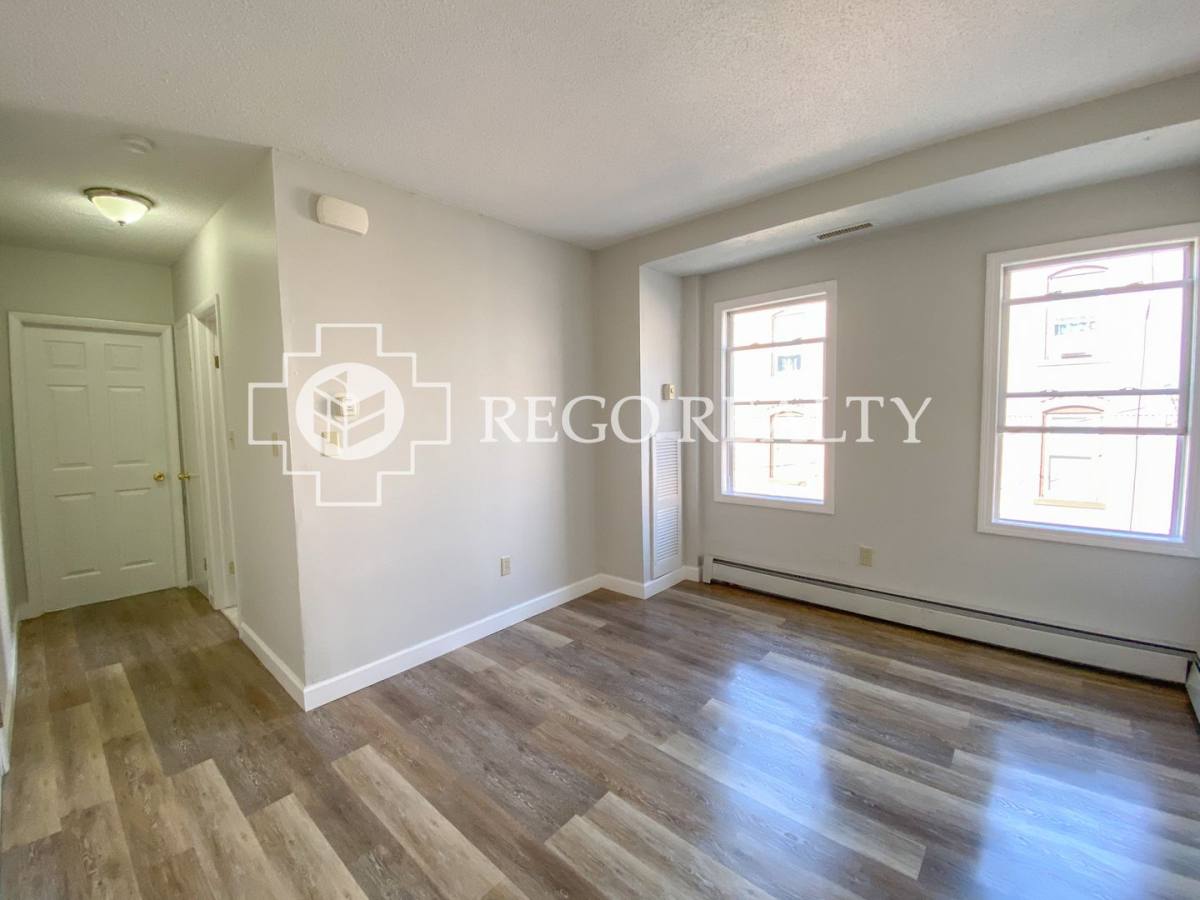 Apartment for rent at 10 Winter St, Hartford, CT 06120