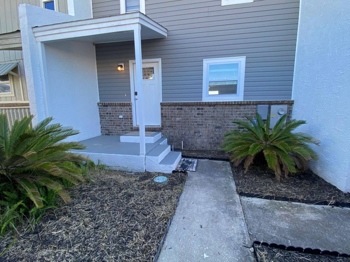 Townhouse for rent at 609 S Berthe Ave, Panama City, FL 32404