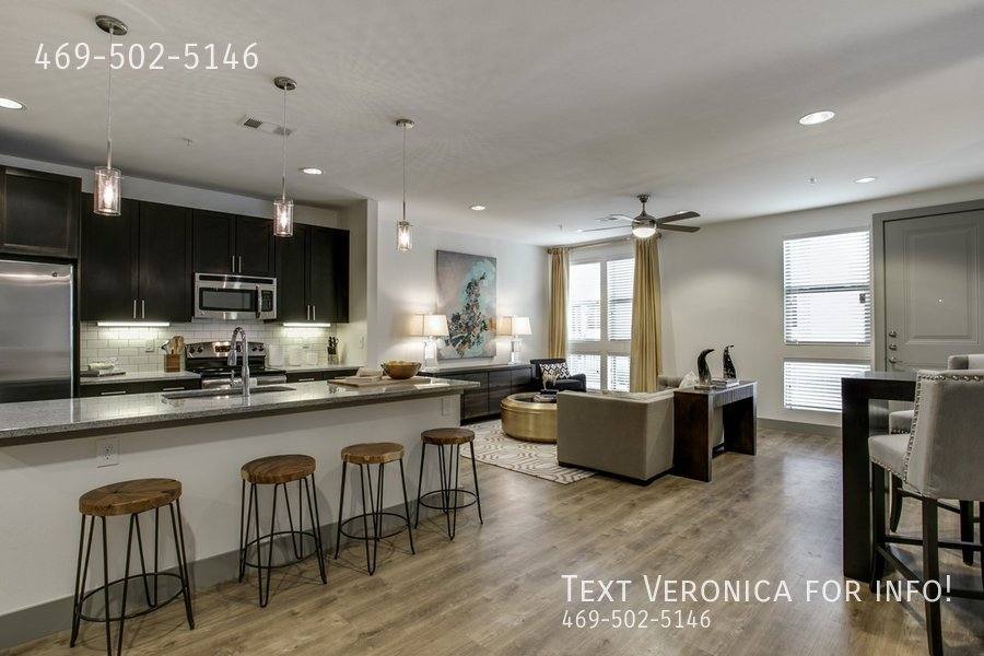 Townhouse for rent at 2110 Peak St, Dallas, TX 75204