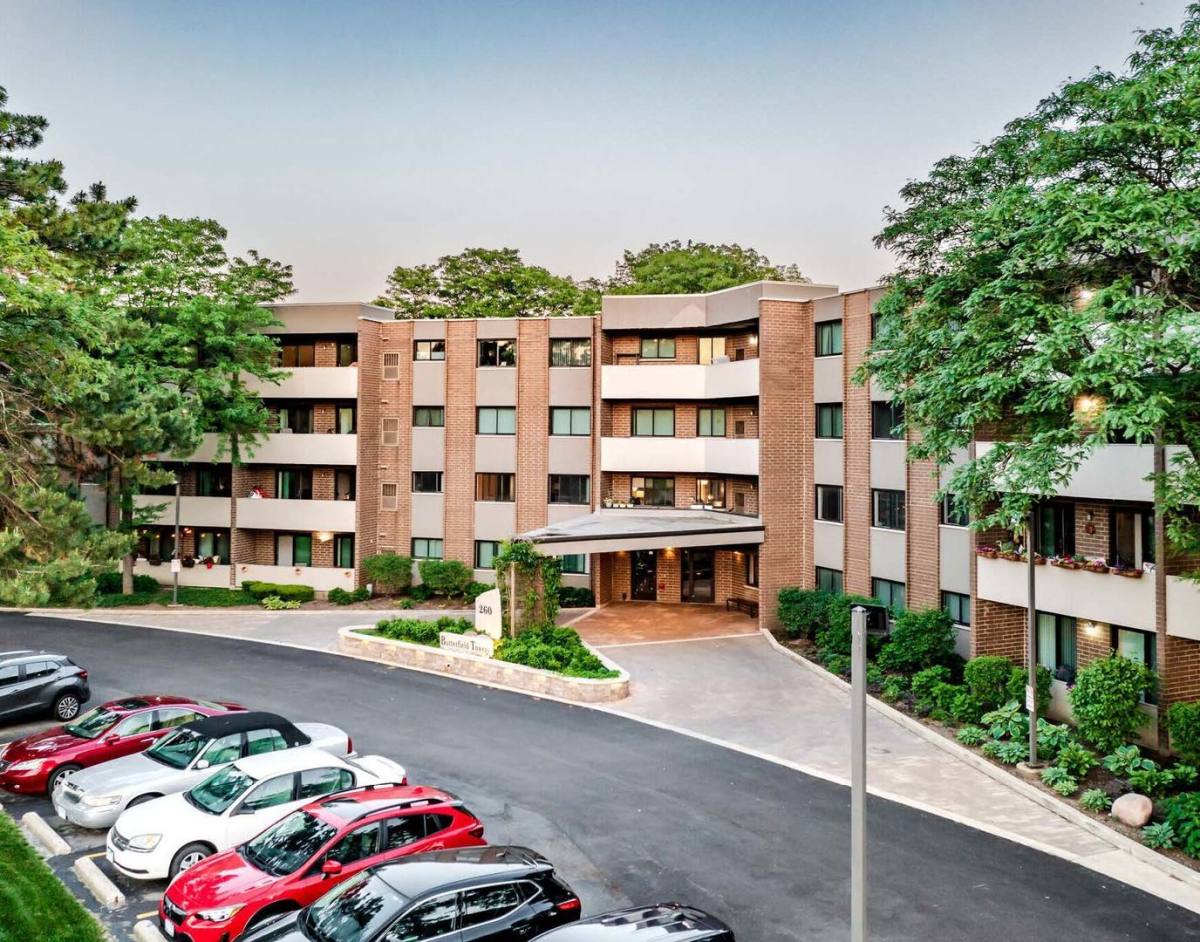 Apartment for rent at 260 E Butterfield Rd, Elmhurst, IL 60126