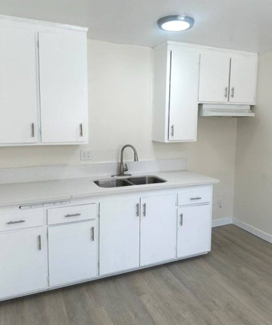 Apartment for rent at 626 W 78th St, Los Angeles, CA 90044