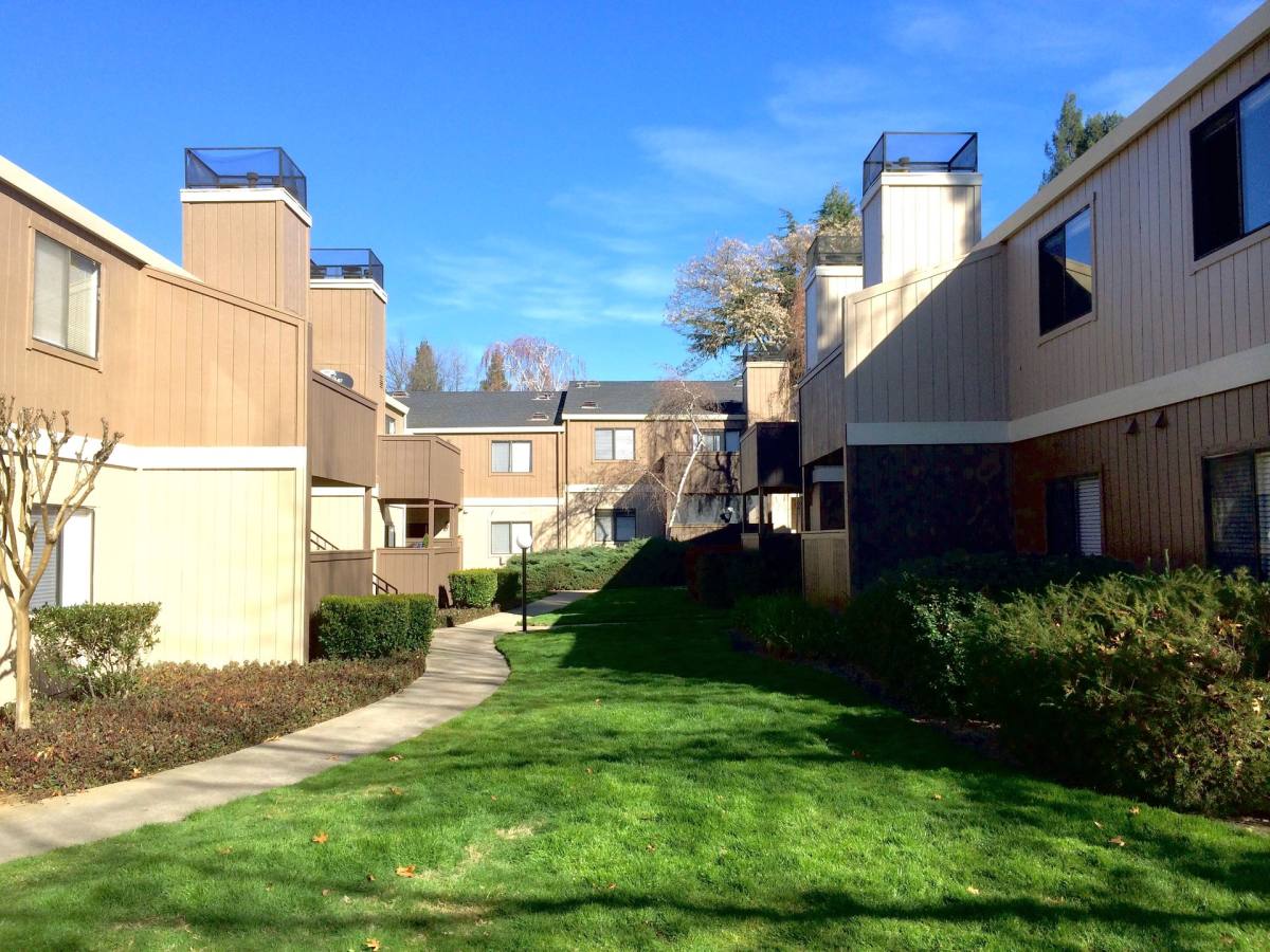 Apartment for rent at 2727 Walnut Ave, Carmichael, CA 95608