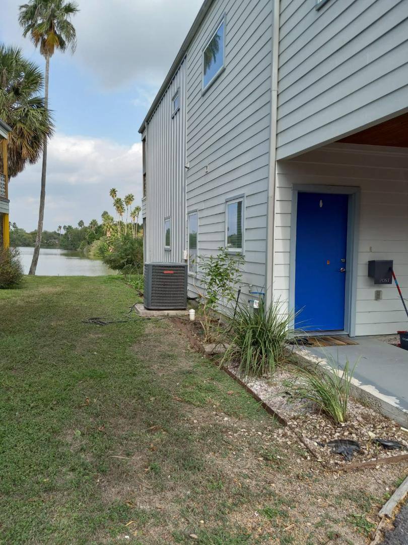 Townhouse for rent at 1226 Lakeside Blvd, Brownsville, TX 78520