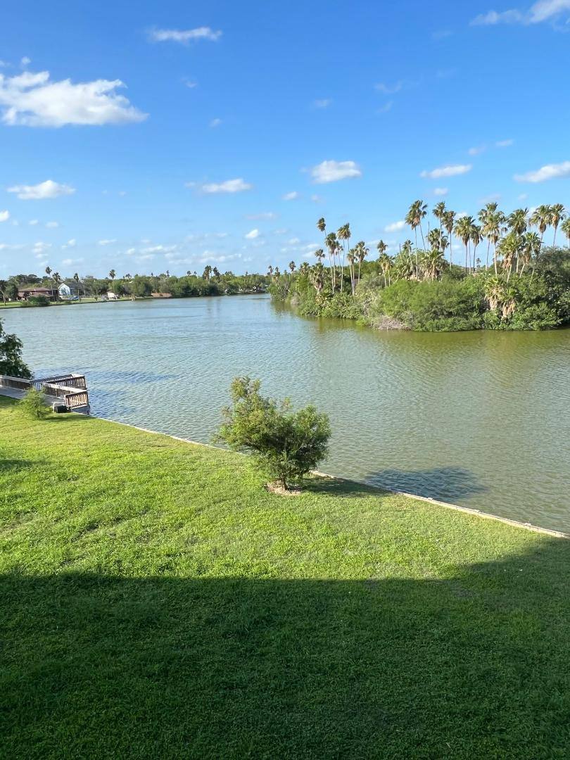Townhouse for rent at 1226 Lakeside Blvd, Brownsville, TX 78520