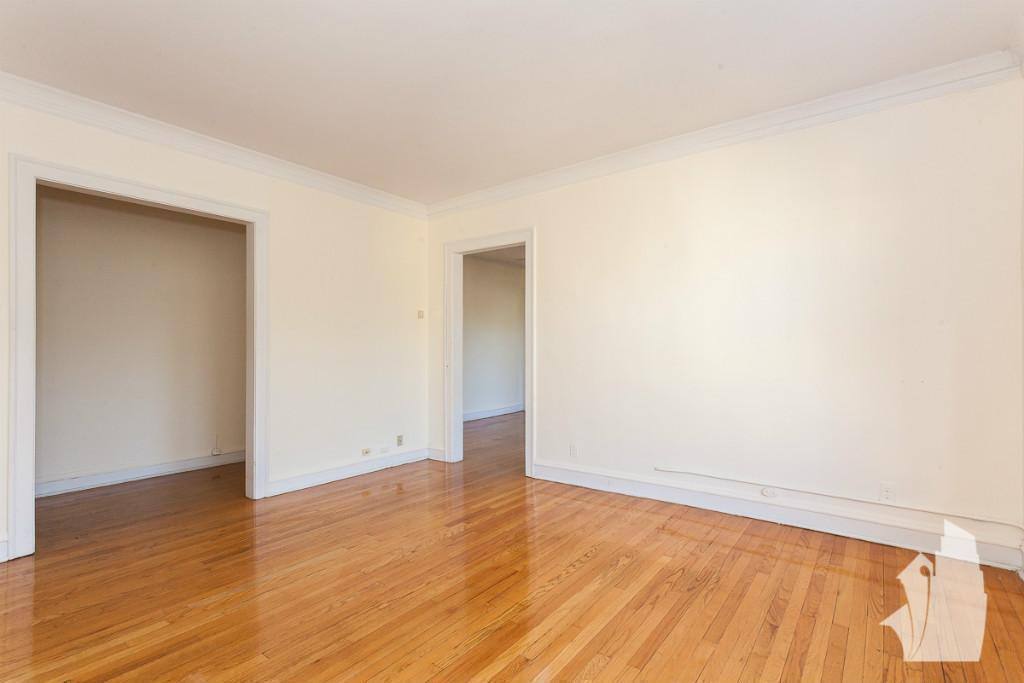 Apartment for rent at 1115 W Oakdale Ave #1A, Chicago, IL 60657
