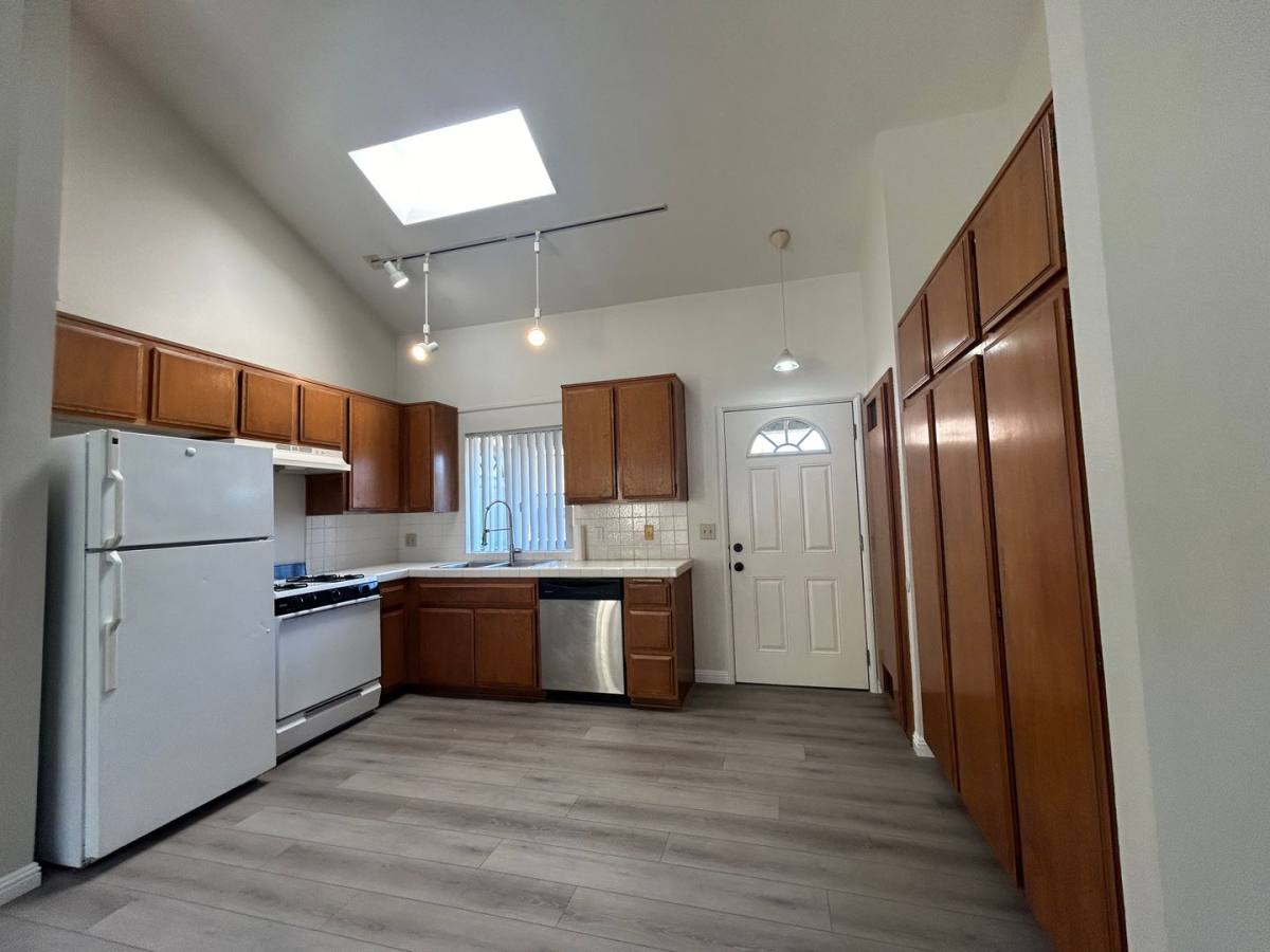 Apartment for rent at 4622 W 173rd St, Lawndale, CA 90260