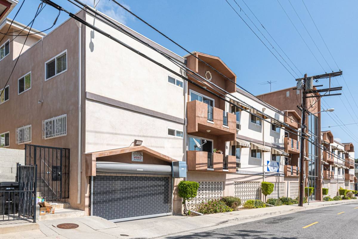 Apartment for rent at 4315 Don Tomaso Dr, Los Angeles, CA 90008
