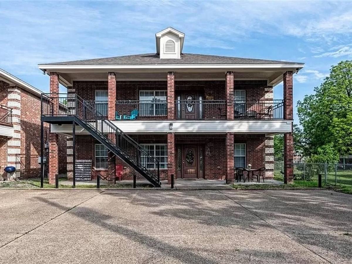 Townhouse for rent at 1325 Wood Ave, Waco, TX 76706