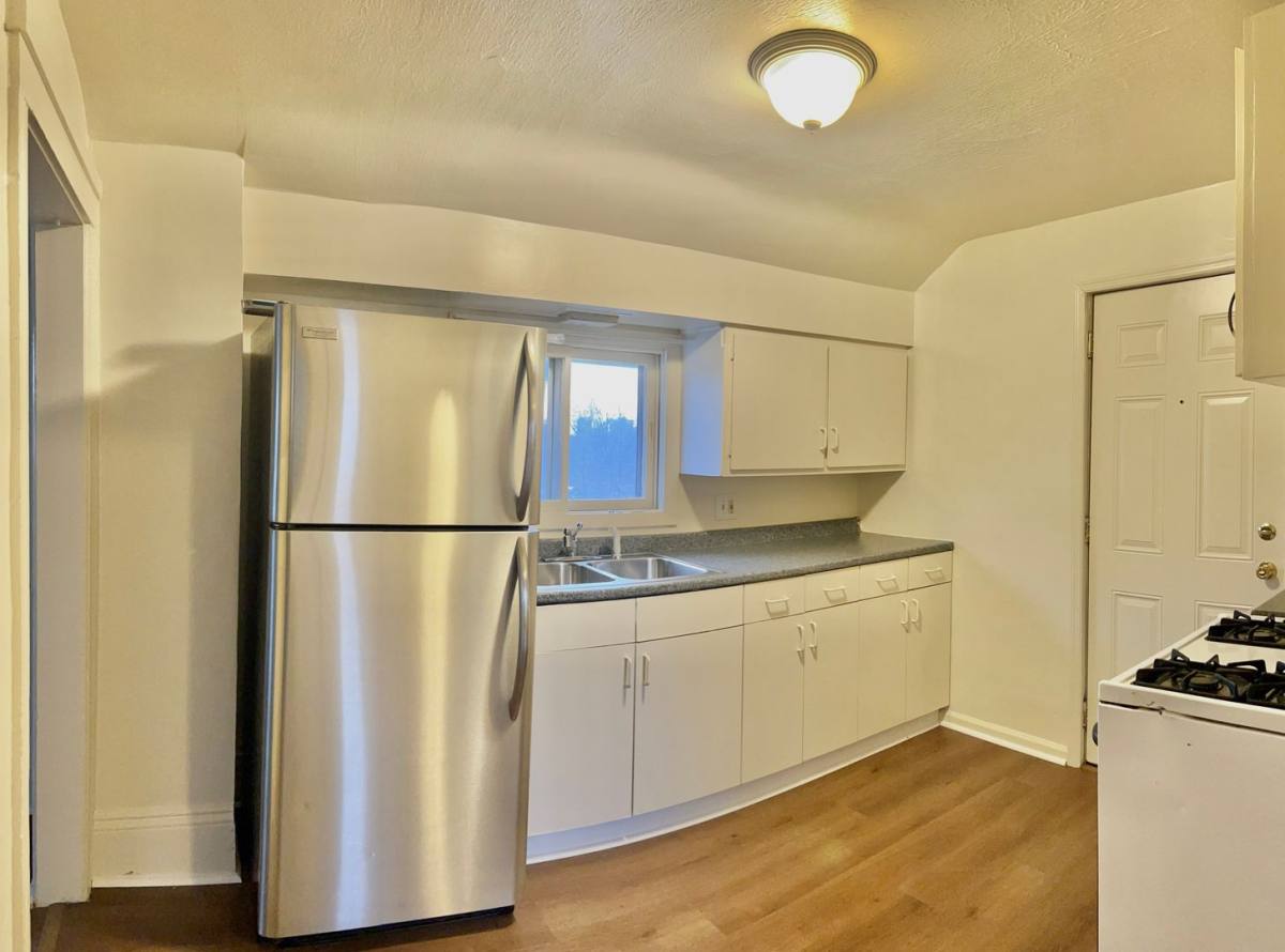 Apartment for rent at 653 Oakhill Ave, Jackson, MI 49201