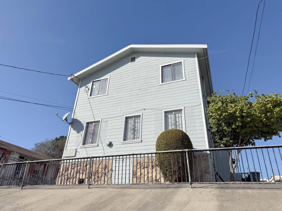 Apartment for rent at 1719 - 1723 21st Ave, Oakland, CA 94606