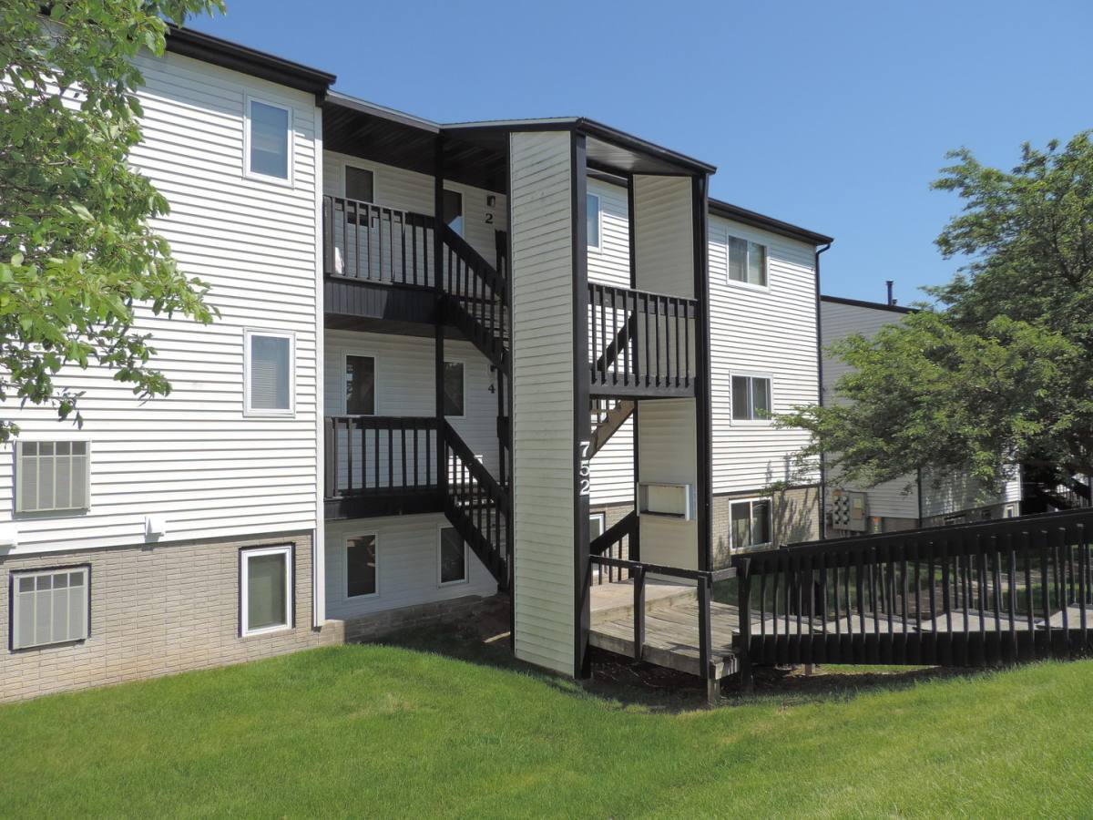 Apartment for rent at 708 Westwinds Dr, Iowa City, IA 52246