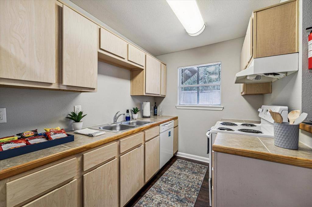 Apartment for rent at 1225 W 25th St #9, Houston, TX 77008