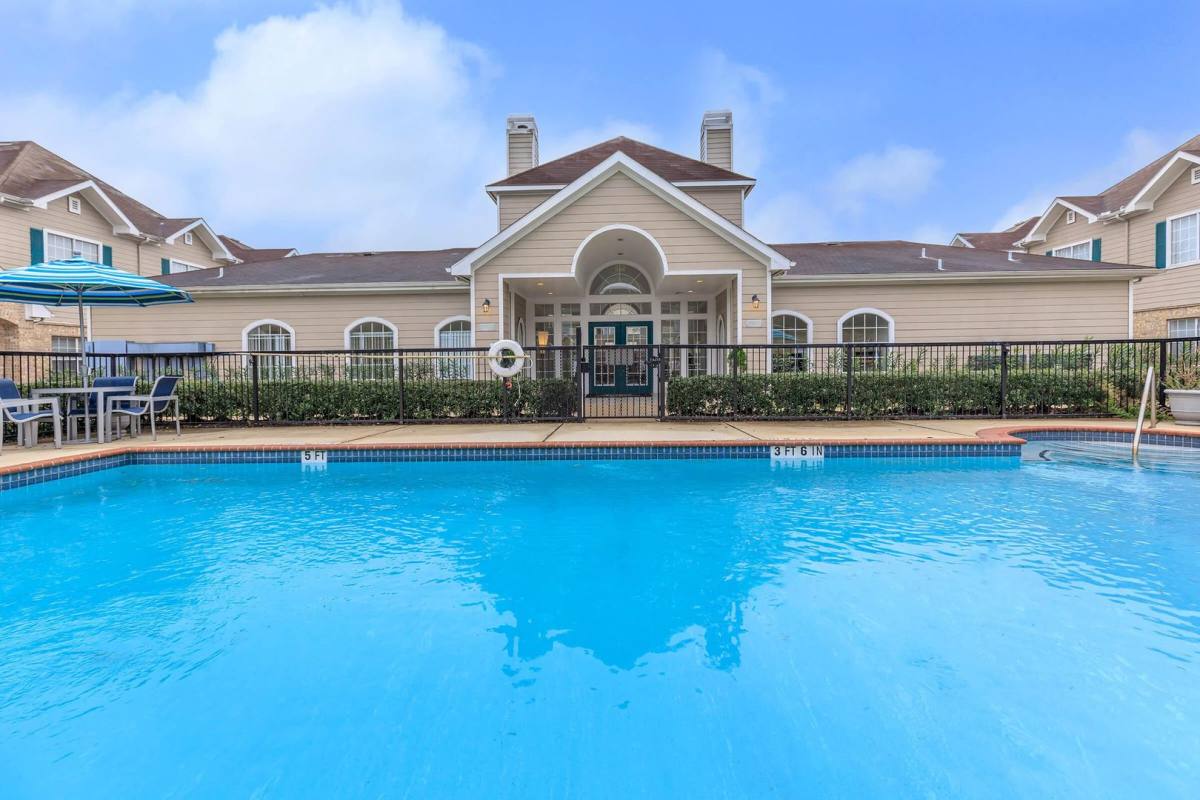 Townhouse for rent at 9950 Town Park Dr, Houston, TX 77036