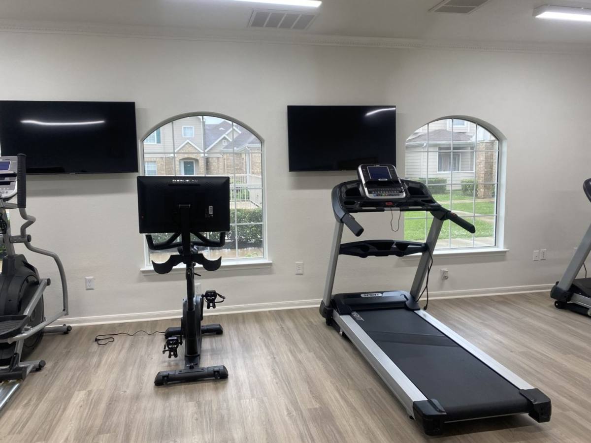Townhouse for rent at 9950 Town Park Dr, Houston, TX 77036