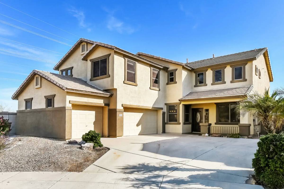 3213 S Adelle Circle, Mesa, AZ 85212