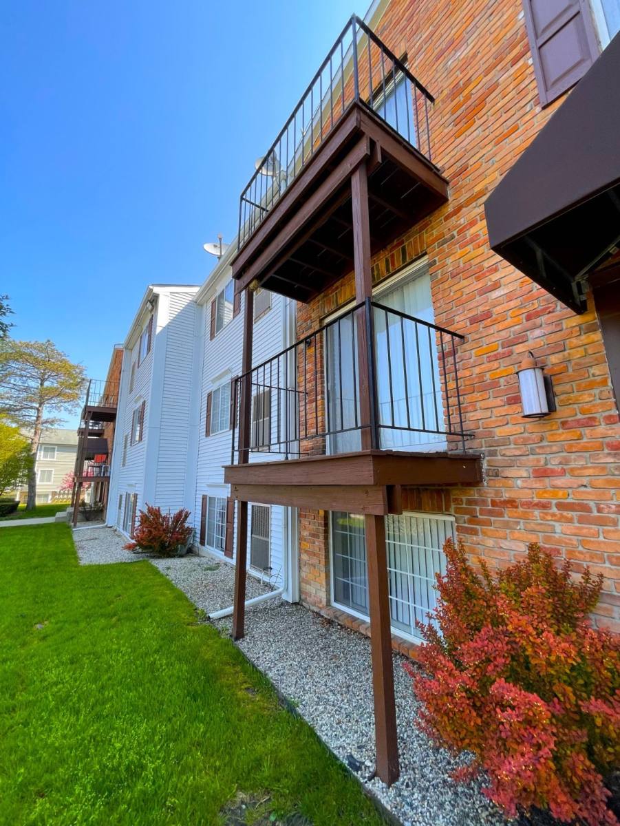 Apartment for rent at 23812 Middlebelt Rd, Farmington, MI 48336