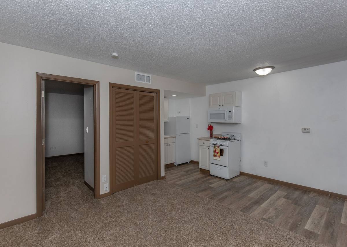 Apartment for rent at 3540 N Main St, Davenport, IA 52806