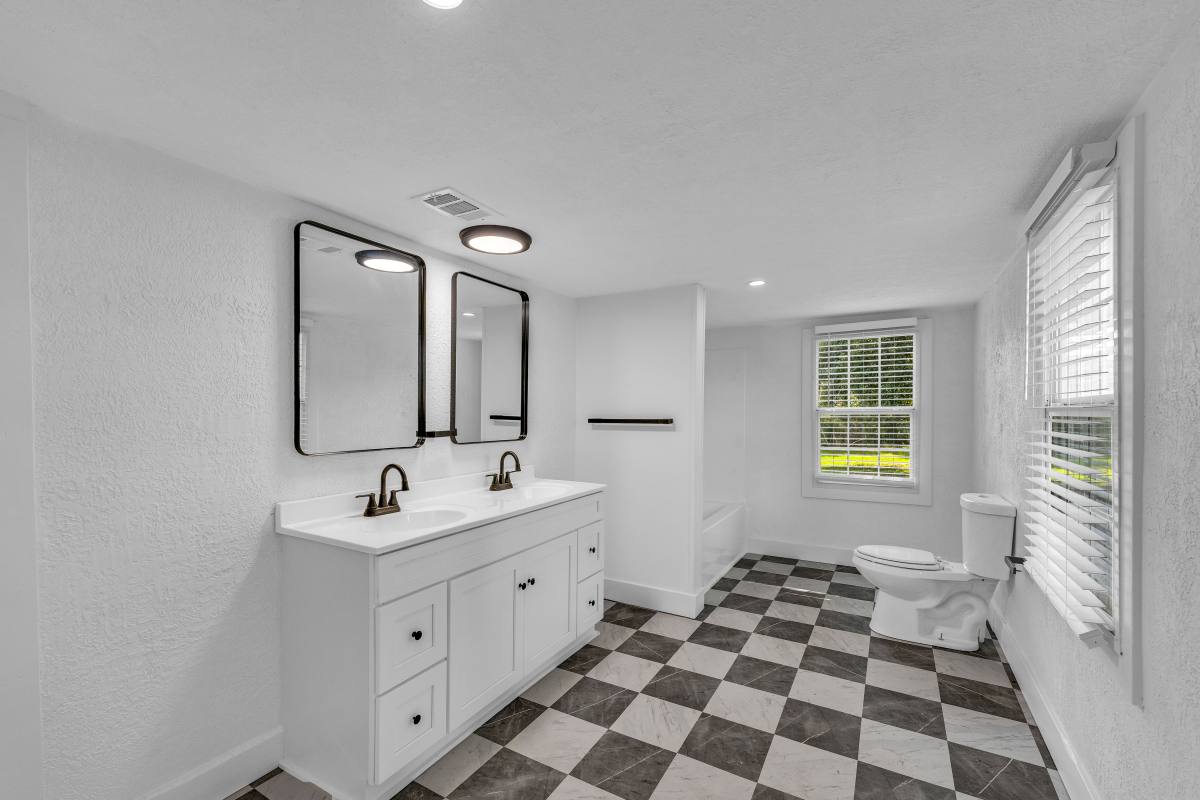 House for rent at 1905 Crockett St, Orange, TX 77630