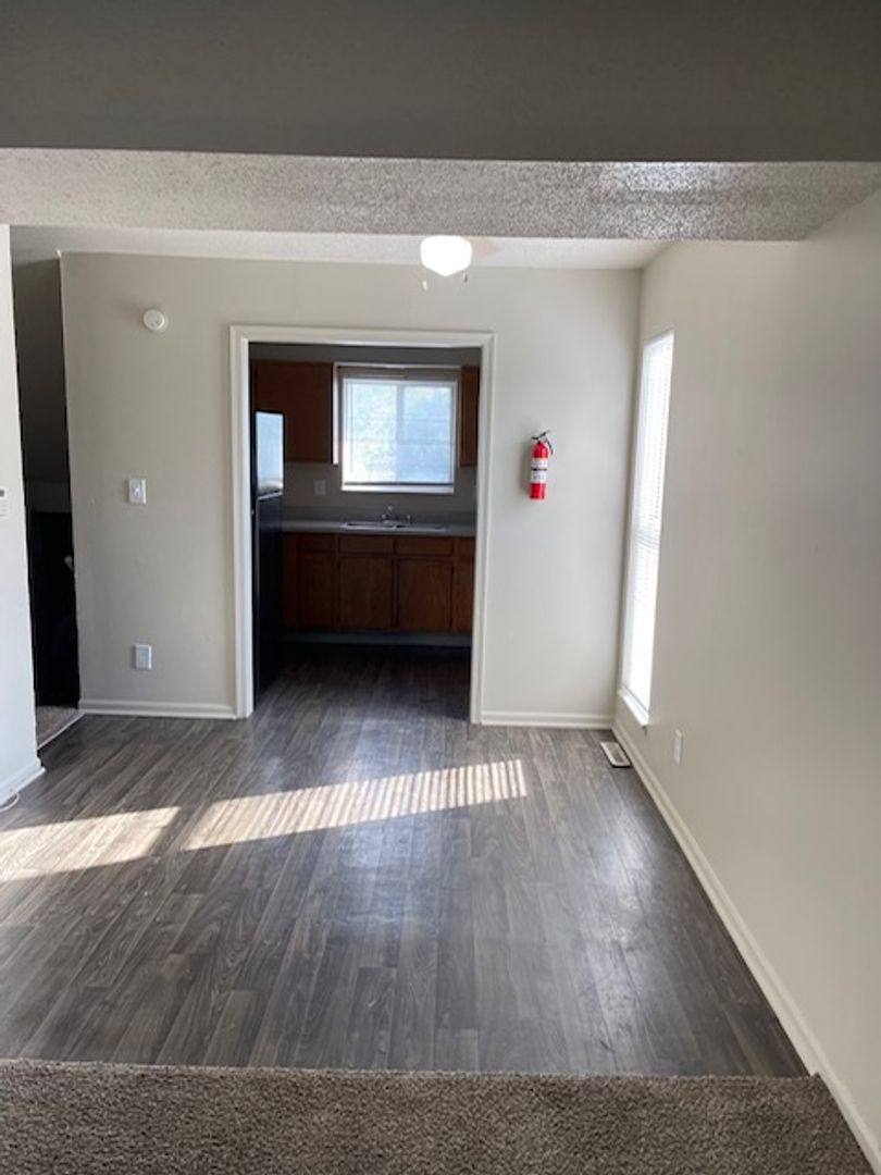 Apartment for rent at 10500 E 42nd St, Kansas City, MO 64133