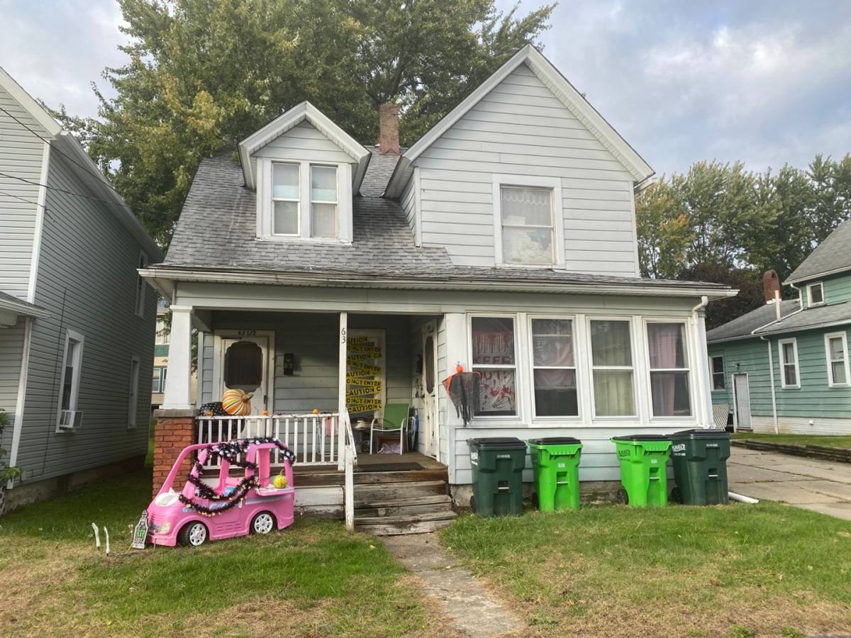 Apartment for rent at 63 Brown St NW, Barberton, OH 44203